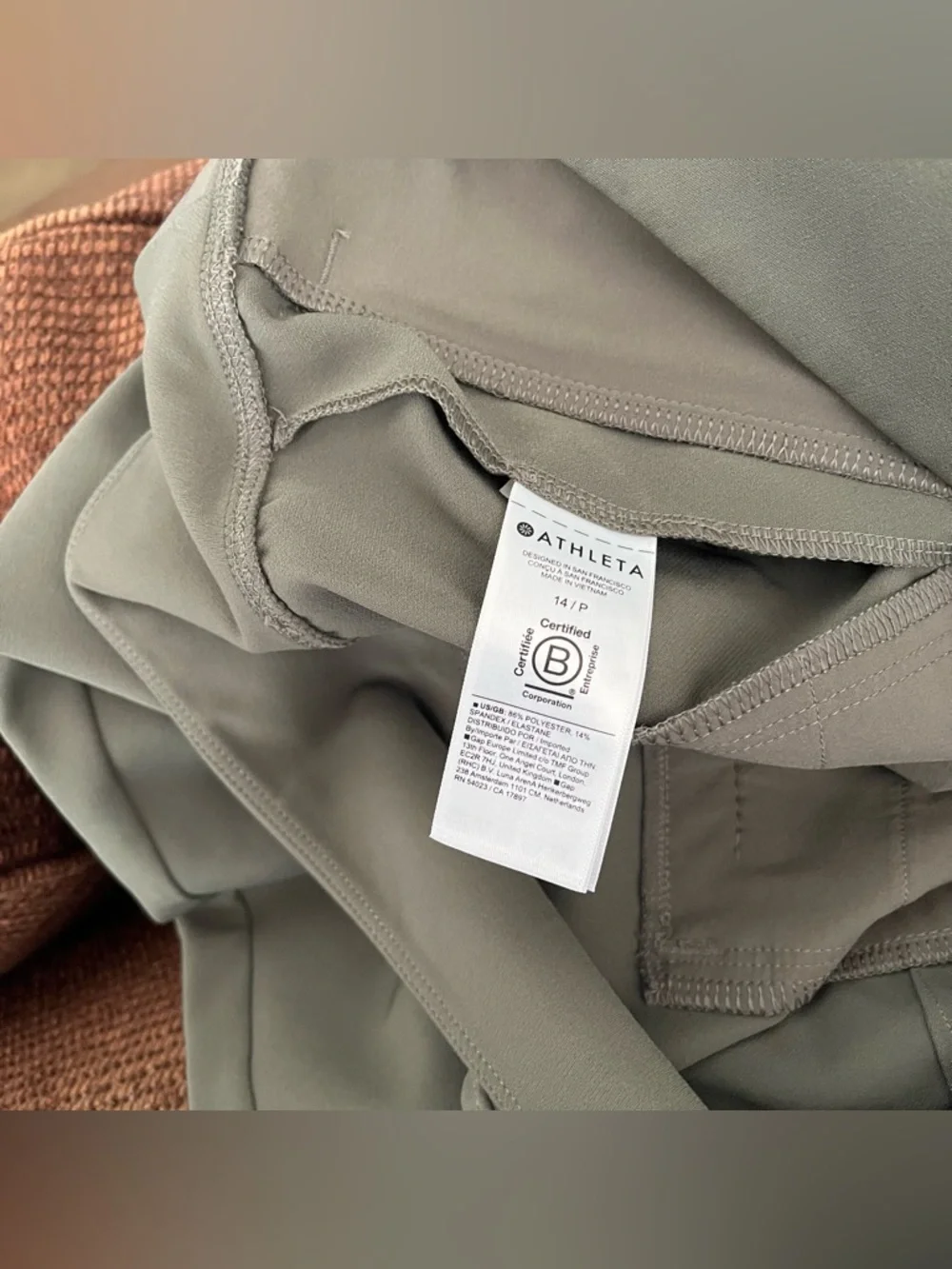 Athleta Endless High Rise Pant Women's Size 14P Olive Green Pull On Zip Pockets - Picture 5 of 6